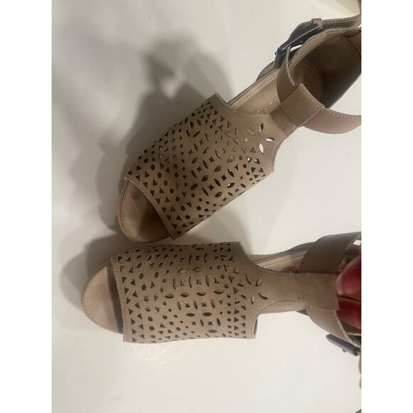 Marc Fisher Hasina Perforated Wedge Tan  Sz US 7 - Picture 9 of 10